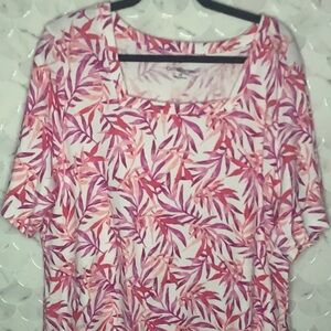 White Short sleeve stretchy shirt with pink leaves
